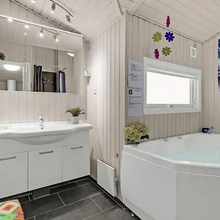 Nice Home In Oksbol With Wifi