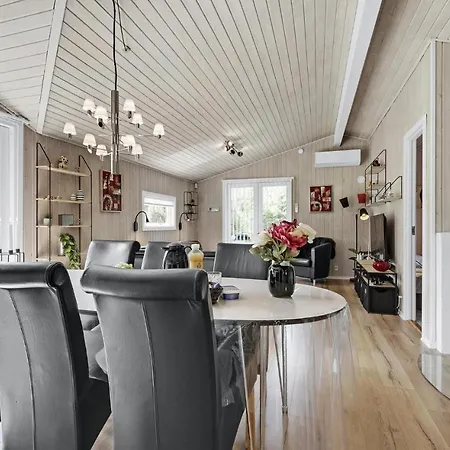 Nice Home In Oksbol With Wifi